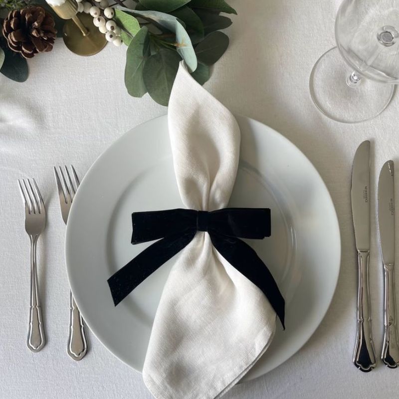 How to decorate your winter tablescape