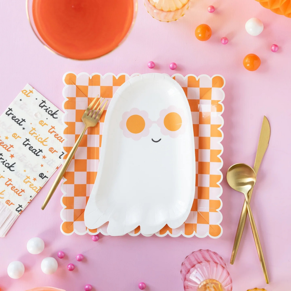 Lets go ghouls with this Halloween party kit! Includes 8 square checkered plates, 8 groovy ghost plates, 24 trick-or-treat napkins, 8 jack-o-lantern cups, 18 pumpkin-shaped napkins, and 1 spooky felt pennant.