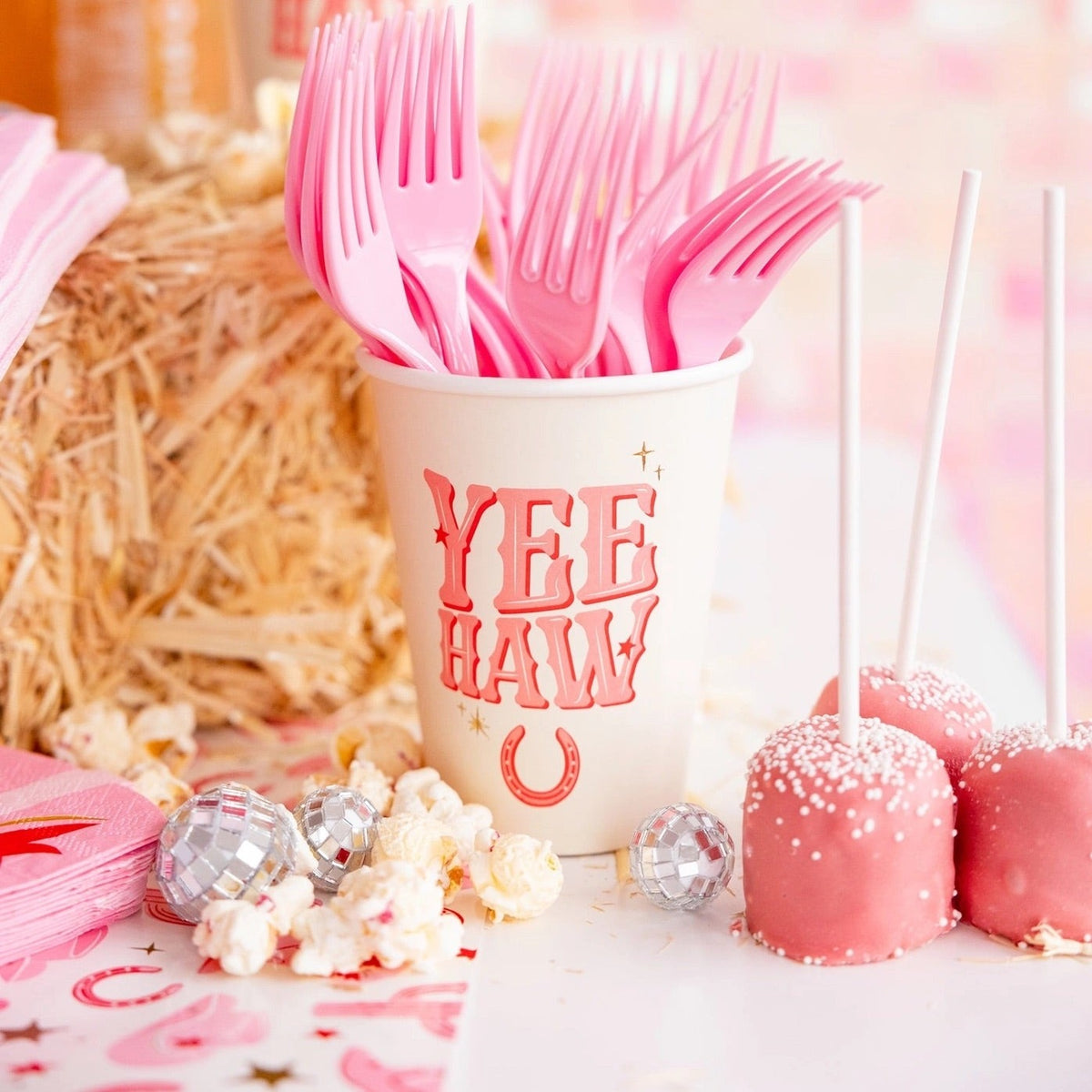 Keep your cowgirl party stylish and fun with our pink bandana paper cocktail napkins. The perfect addition to any celebration!