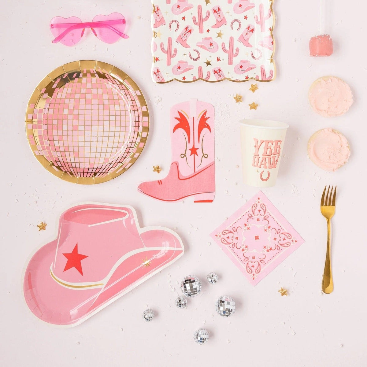 Keep your cowgirl party stylish and fun with our pink bandana paper cocktail napkins. The perfect addition to any celebration!