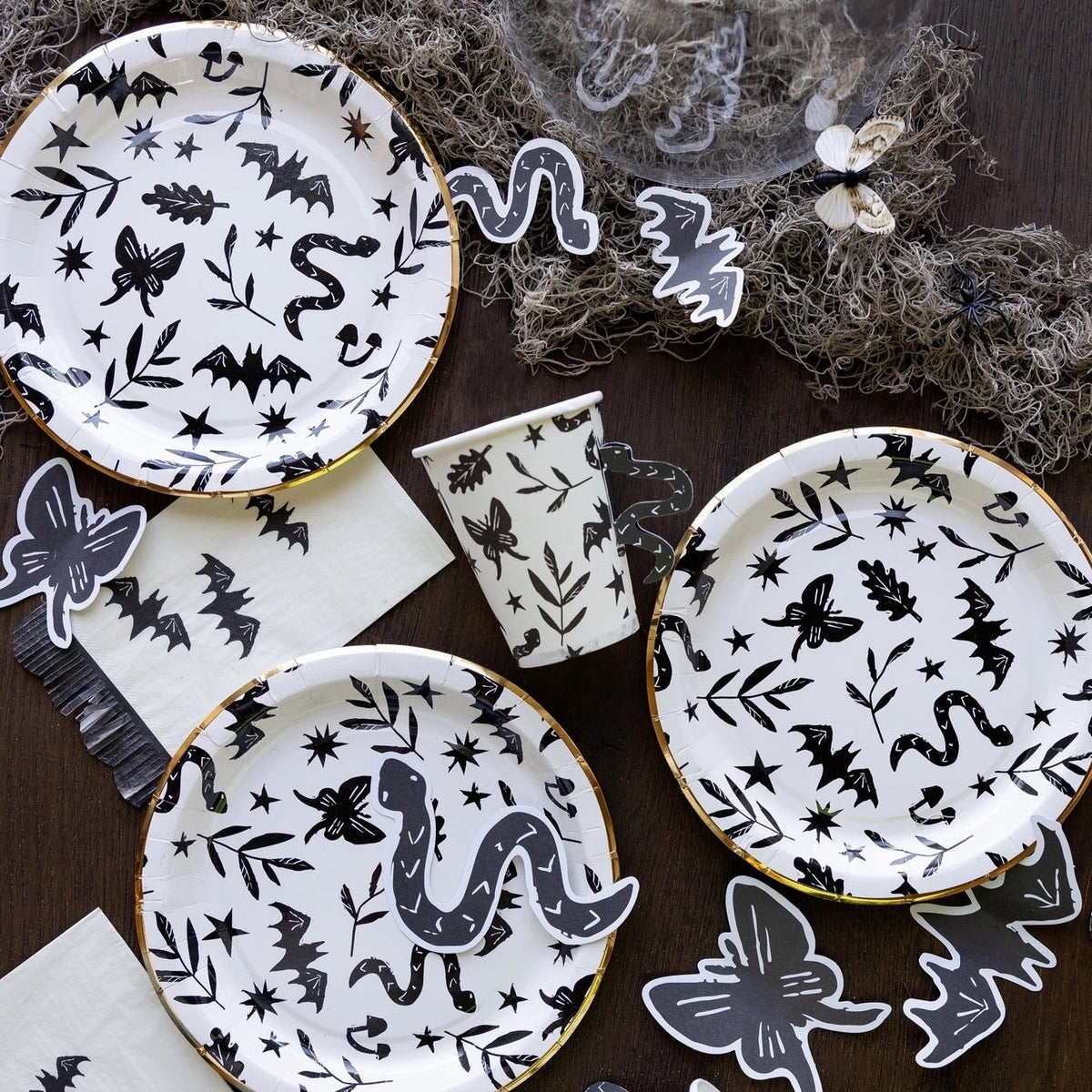 Snakes, bats and butterflies halloween paper plates.