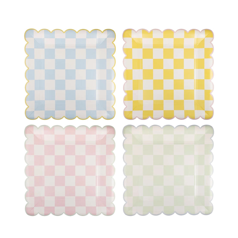 Checkered Paper Plates with Scalloped Edges