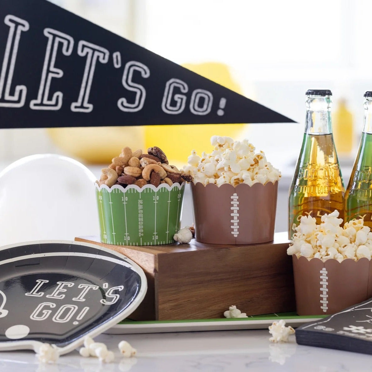 Score a touchdown with our football party supplies! This set of 40 football-themed snack cups, each 8oz, is perfect for tailgate and football parties.