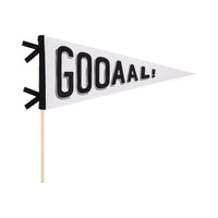 Bring the game day excitement to your party with our GOOAAL! felt pennant. Measuring 7 inch wide x 14.5 inch long, this white pennant with striking black lettering comes with a 14 inch wood dowel.