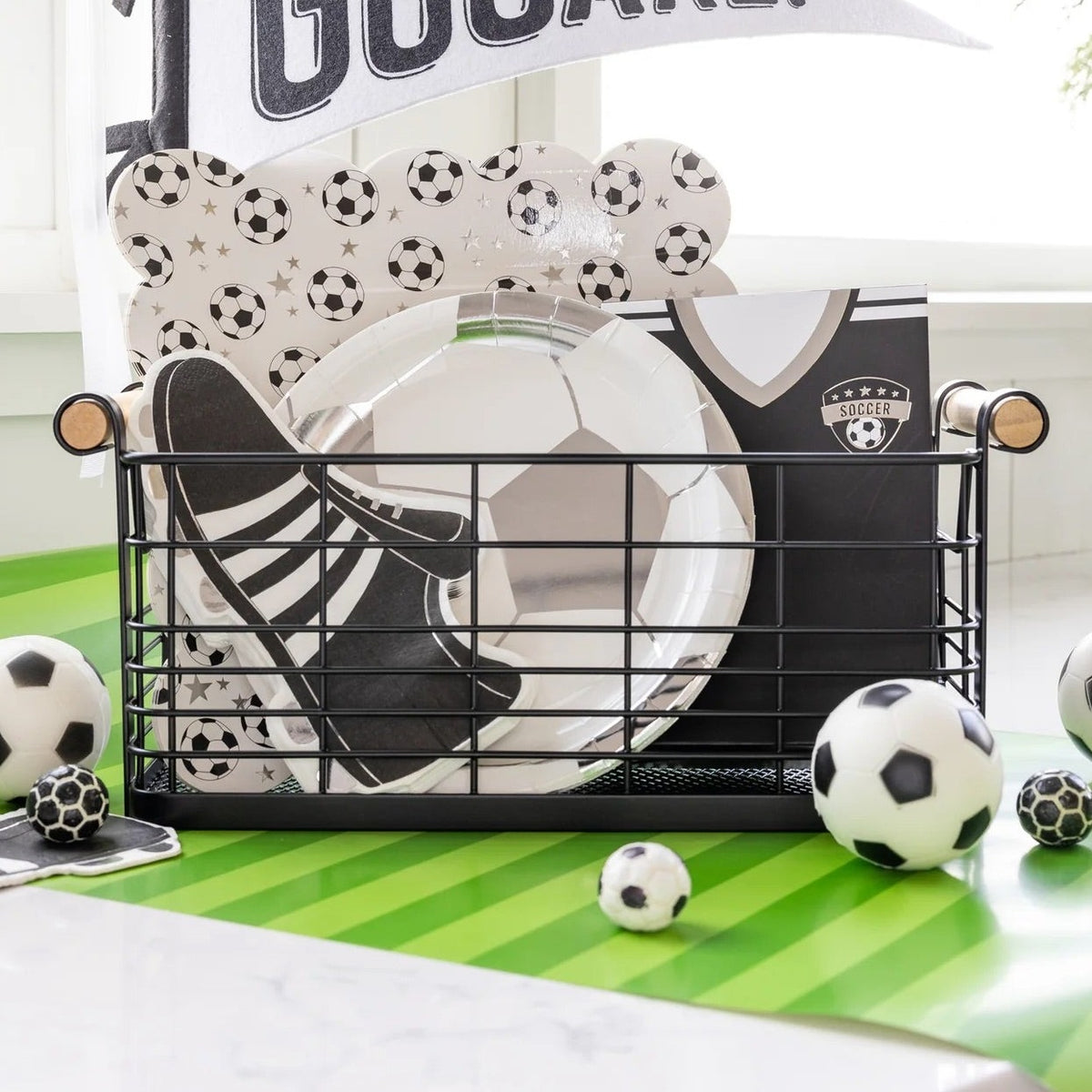 Get ready for a game-day with our green striped paper table runner! Perfect for soccer birthday parties or any sports-themed gathering, it adds a spirited touch to your decor