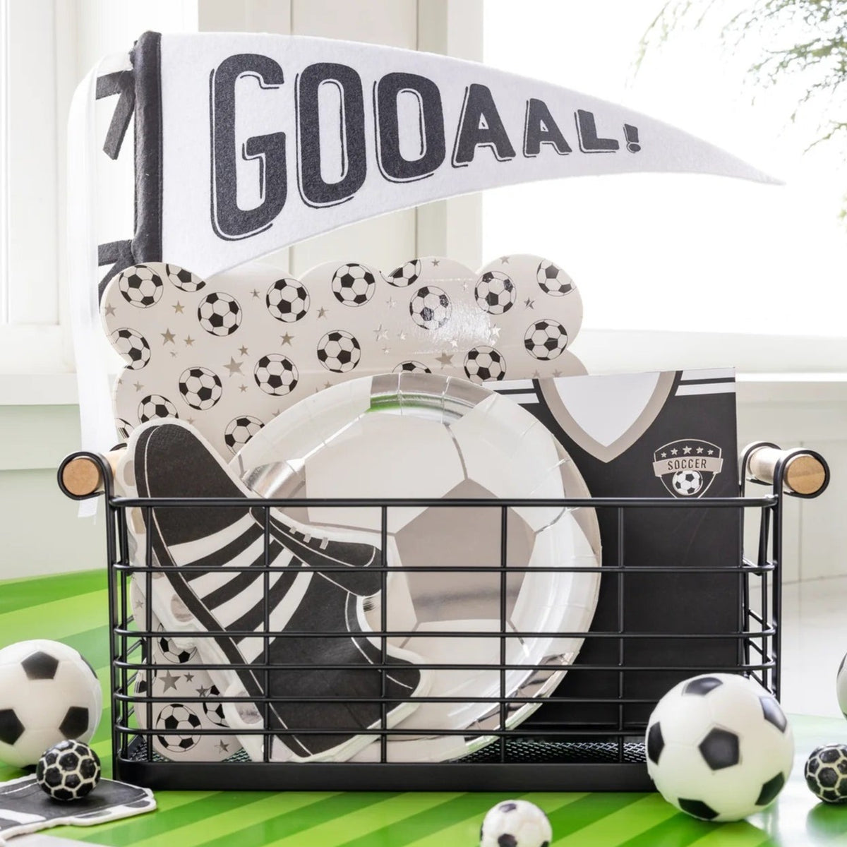 Get your game face on with these awesome soccer party decorations! These 8 inch round soccer ball paper plates, in a set of 8, are designed in chic silver and white.