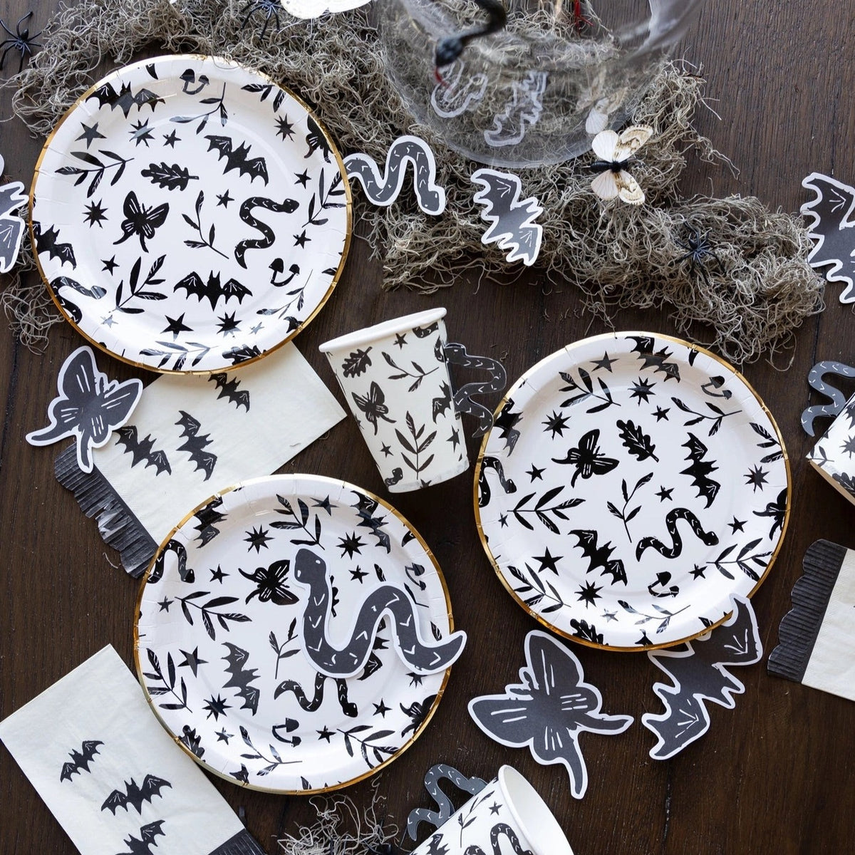 Snakes, bats and butterflies halloween paper plates.