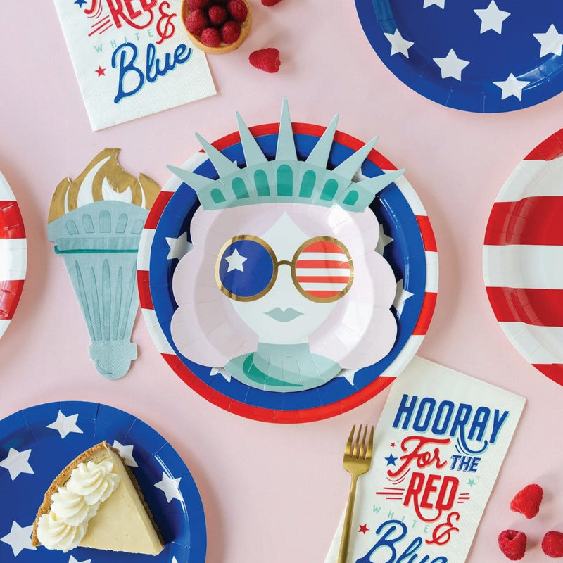 These red striped paper plates are a perfect match for your patriotic party! With a bold design, these plates pair nicely with our star plates for an all-American celebration.